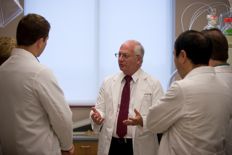 Dr. Zeisel speaks with researchers in the lab.