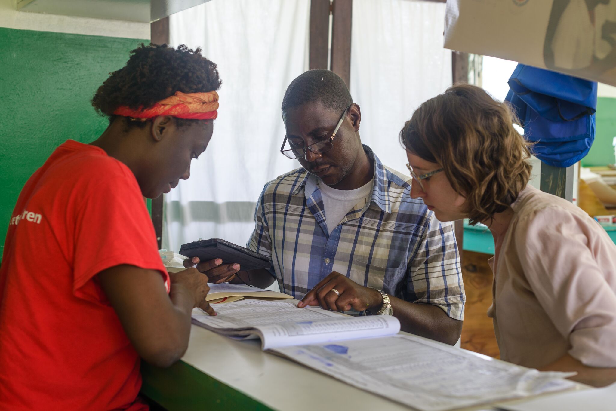 Hayley Welgus (far right) works with Save the Children colleagues in Haiti.